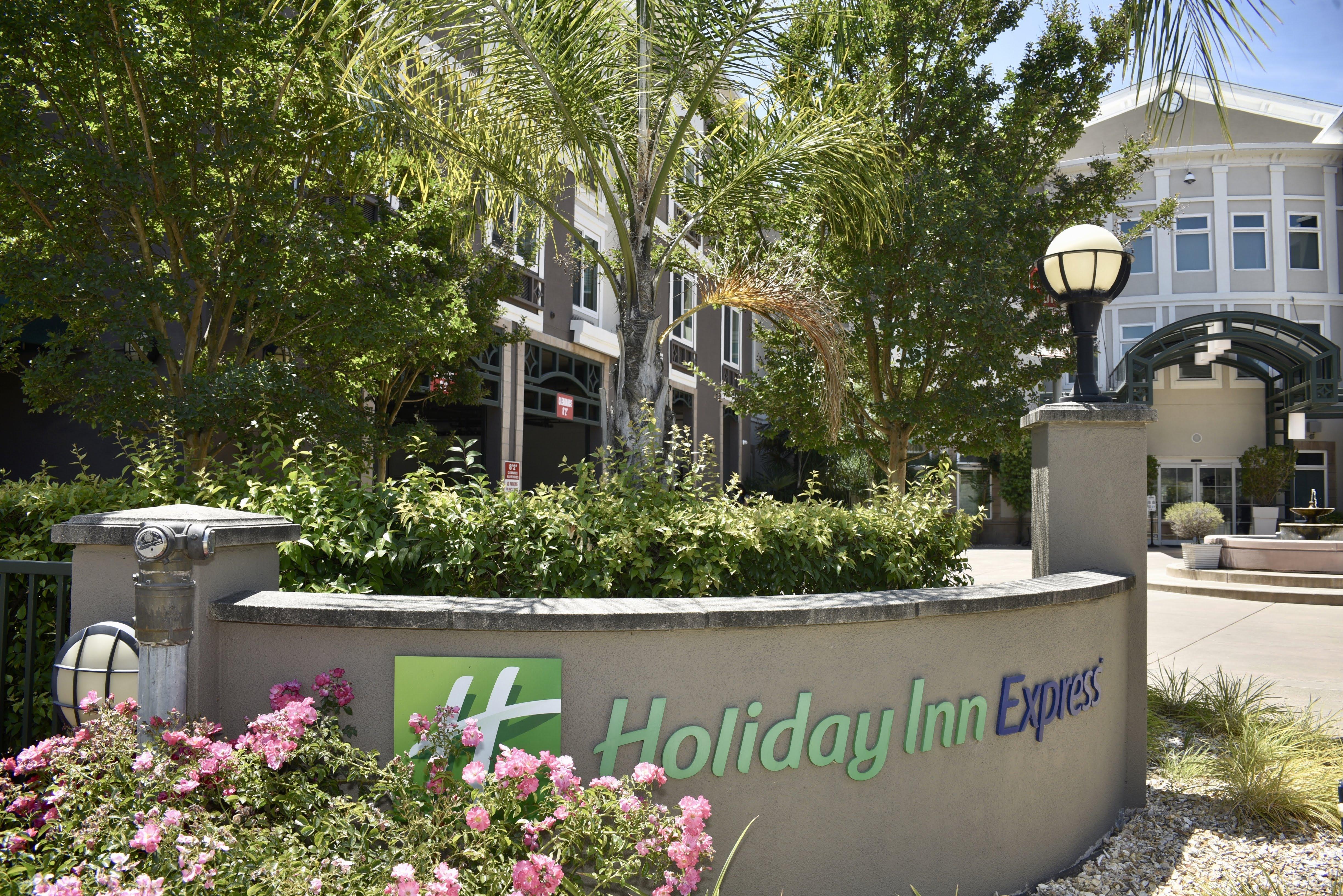 Holiday Inn Express Windsor Sonoma Wine Country By Ihg Exterior foto
